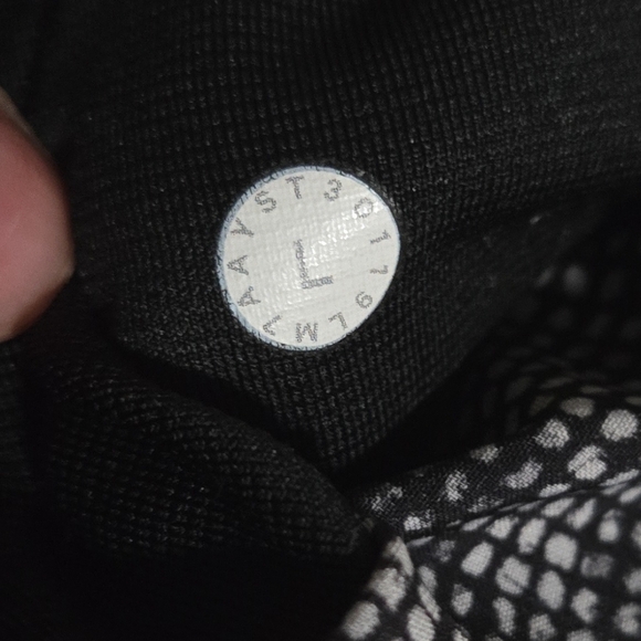 Lululemon Pace Breaker 9" Black White Shorts Size L - Picture 7 of 13